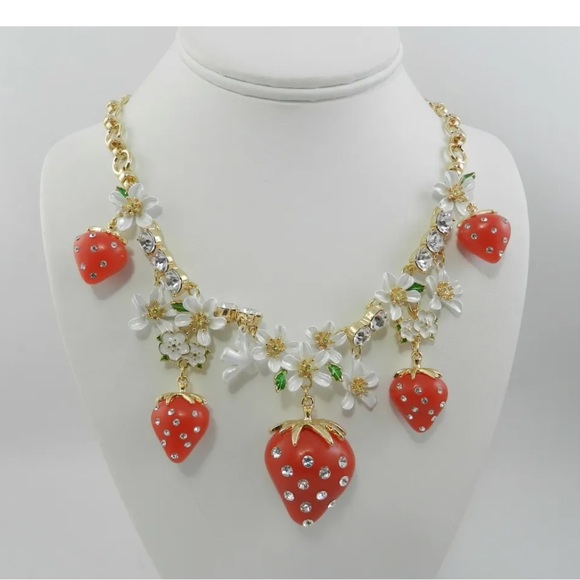NWT Betsey Johnson Strawberry Lilly Floral Red Frontal Necklace charm - Picture 4 of 4
